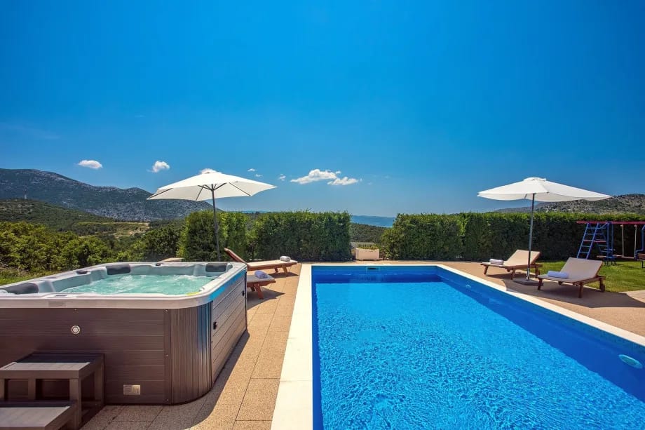 Villa Calma con piscina climatizada, jacuzzi, sauna finlandesa y 4 dormitorios