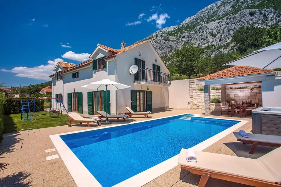 Villa Calma con piscina climatizada, jacuzzi, sauna finlandesa y 4 dormitorios