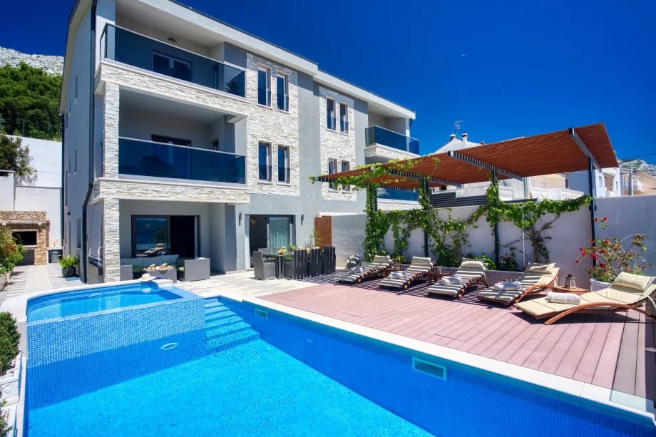 Villa Paradise con piscina, barbacoa al aire libre, billar y sala de juegos
