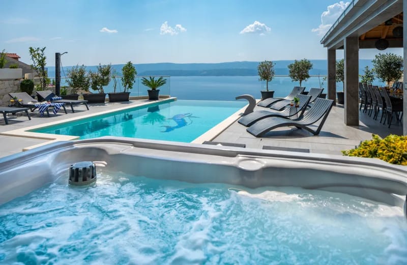 Villa de lujo Pocrnja con piscina climatizada, jacuzzi, sauna y mesa de billar