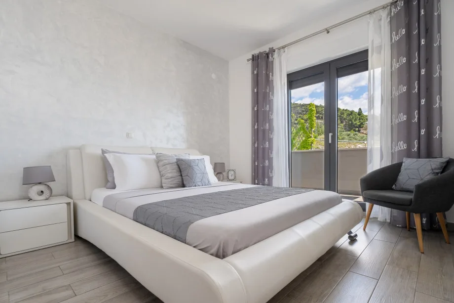 Dormitorio 3 con cama doble, aire acondicionado y baño en suite