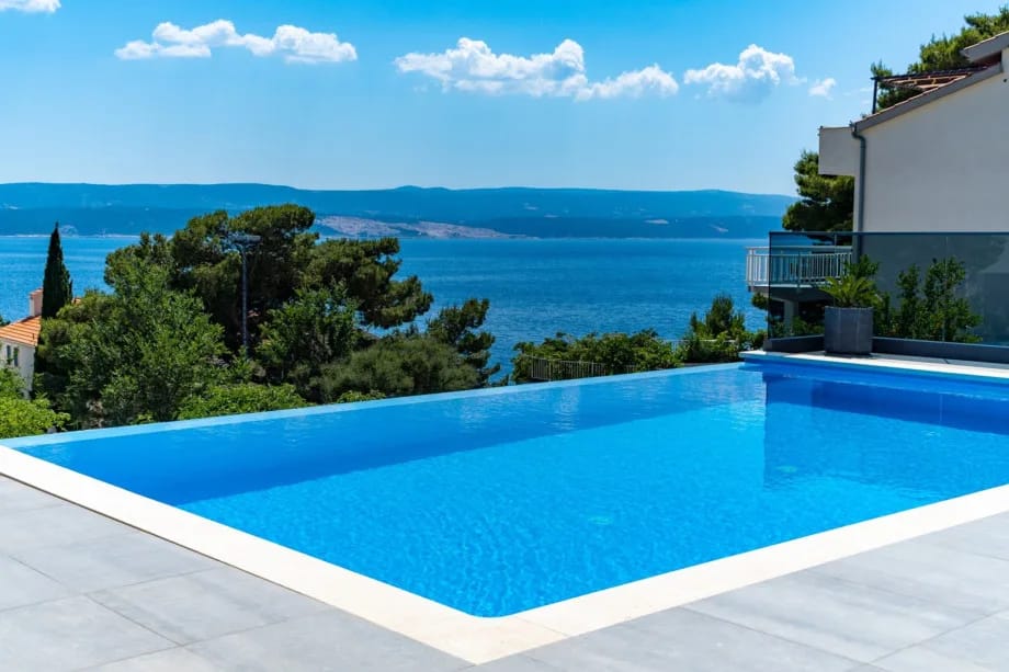 Piscina privada climatizada de 32 m² con 6 tumbonas