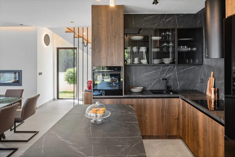 Fully equipped kitchen