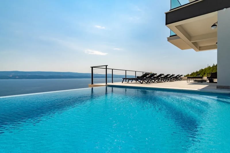 Piscina privada climatizada con hidromasaje