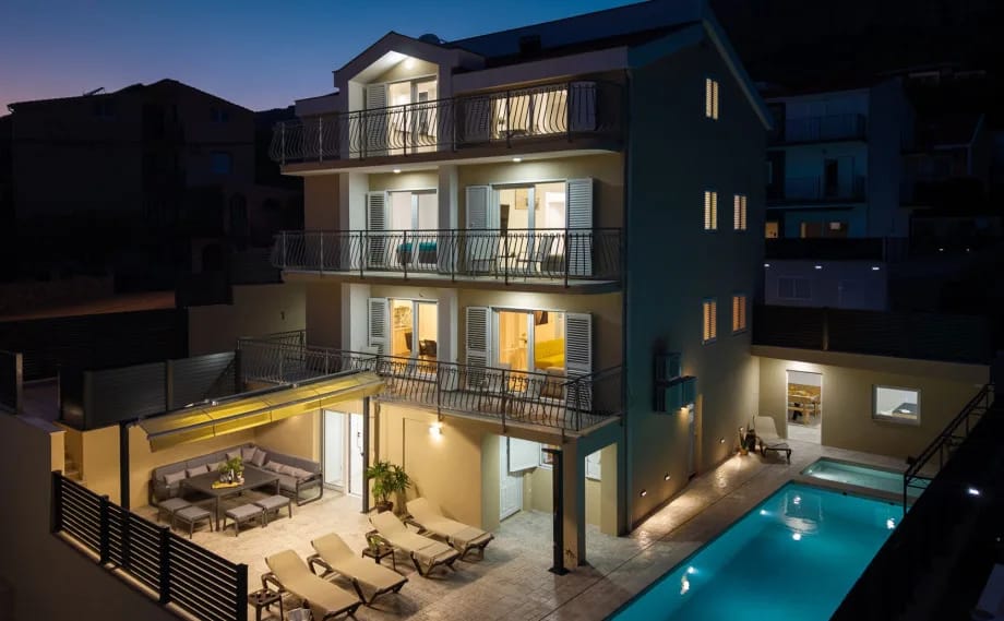 Seaview Villa Diamond, 7-bedroom villa just 500 meters from the beach