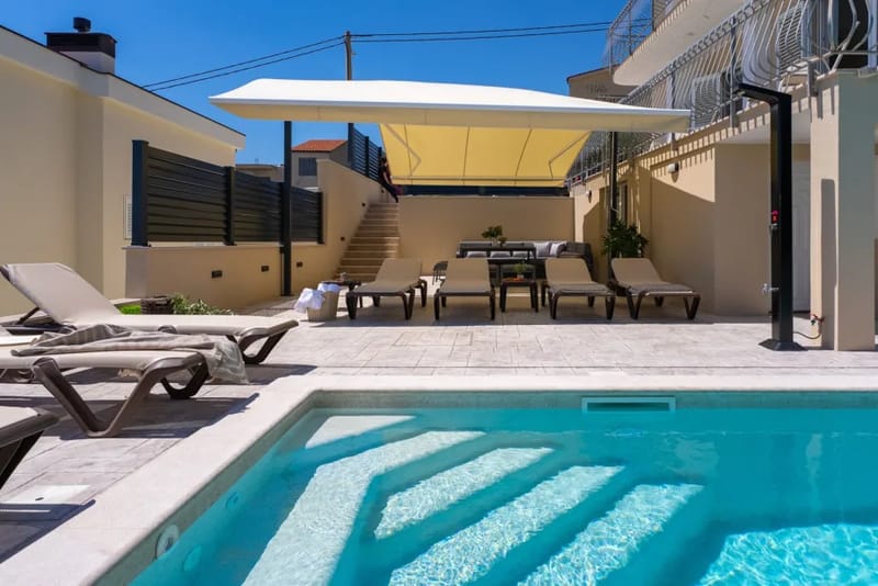 Swimming pool with hydromassage and salt electrolysis system