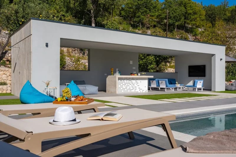 Covered outdoor dining area for 14 people