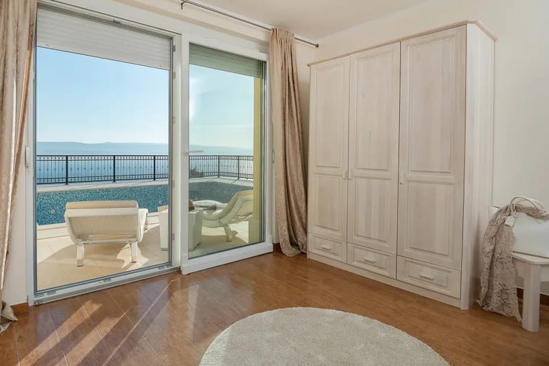 Dormitorio 3 con una cama super king size y baño privado integrado