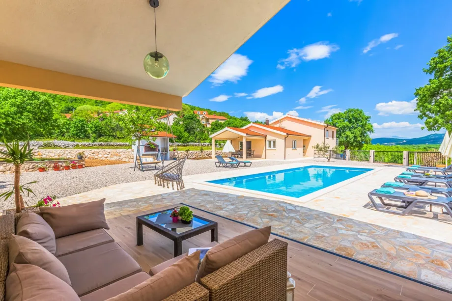 Villa Patria con sala multimedia, piscina privada climatizada, cocina de verano y gimnasio