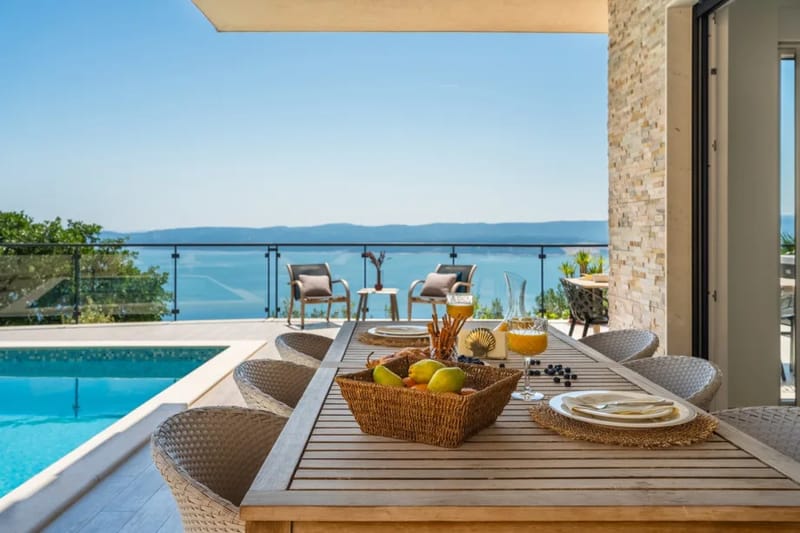 Villa en un entorno tranquilo con piscina privada de 26 m², bañera de hidromasaje y zona de ocio con billar, situada a 2 km de la playa de Artina