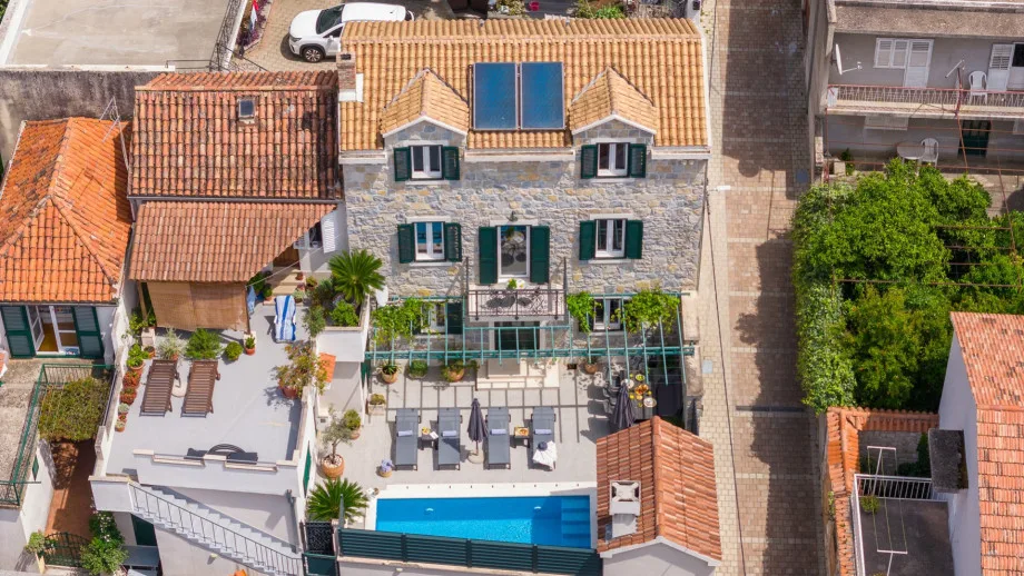 Piscina privada climatizada de 6 m x 3,8 m, a 500 m de la playa