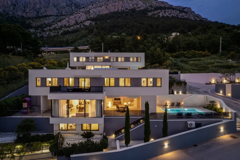 Villa Petra - only 50 m from beach, heated pool 5m x 6m