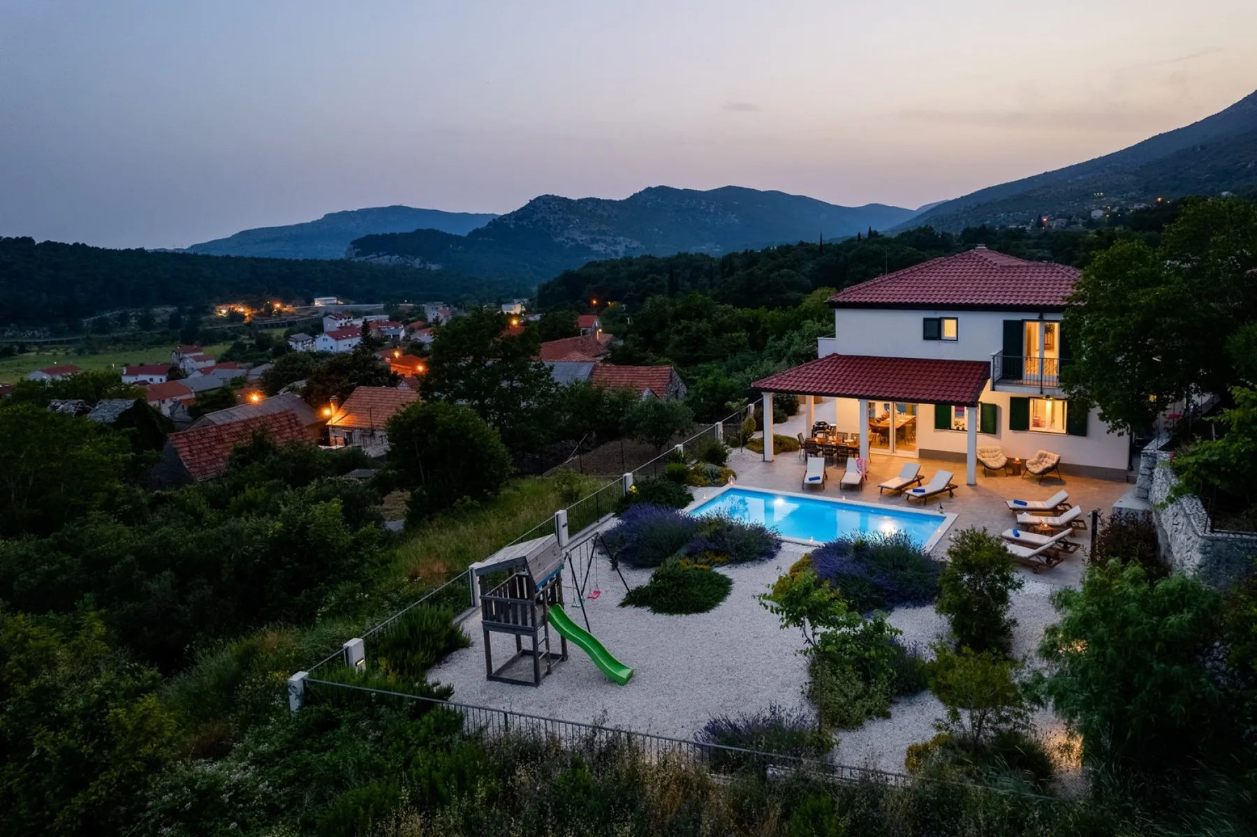 Villa Belina de noche