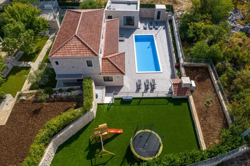 La zona de juegos infantiles es ideal para divertirse.
Pase sus vacaciones con niños en Villa Neven