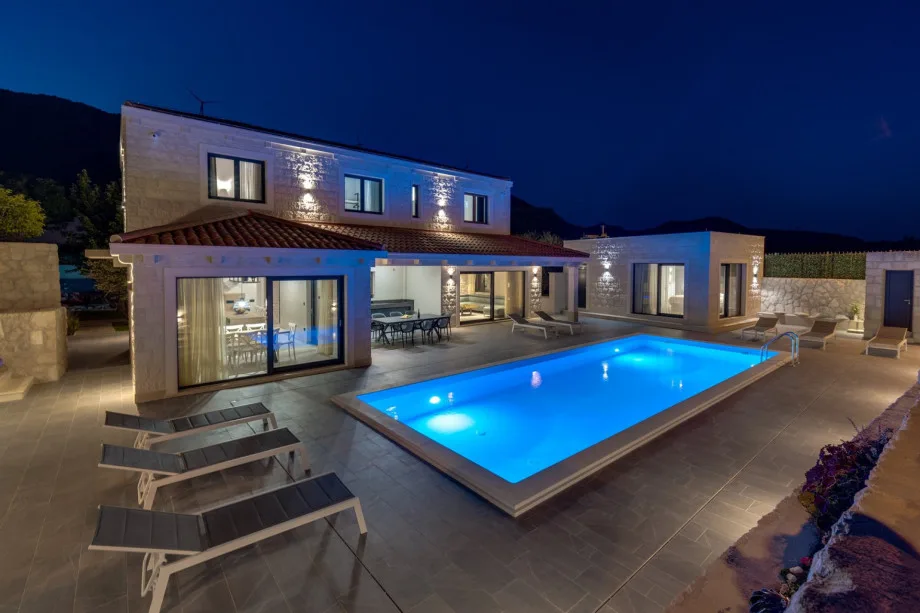 NEW! Stylish Villa Neven with 44sqm heated private pool, 4 en-suite bedrooms, 2 living and dining areas