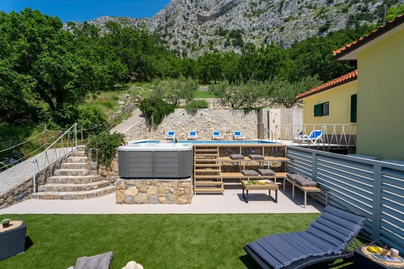 Jacuzzi next to the pool