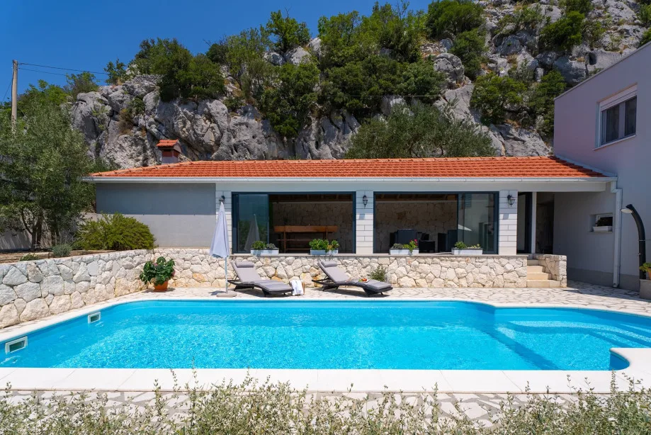 Villa Pasika with private pool, summer kitchen, BBQ, 4 bedrooms