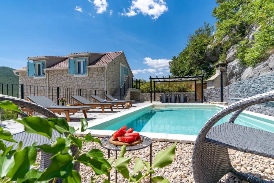 Villa de piedra Judita con piscina climatizada e hidromasaje