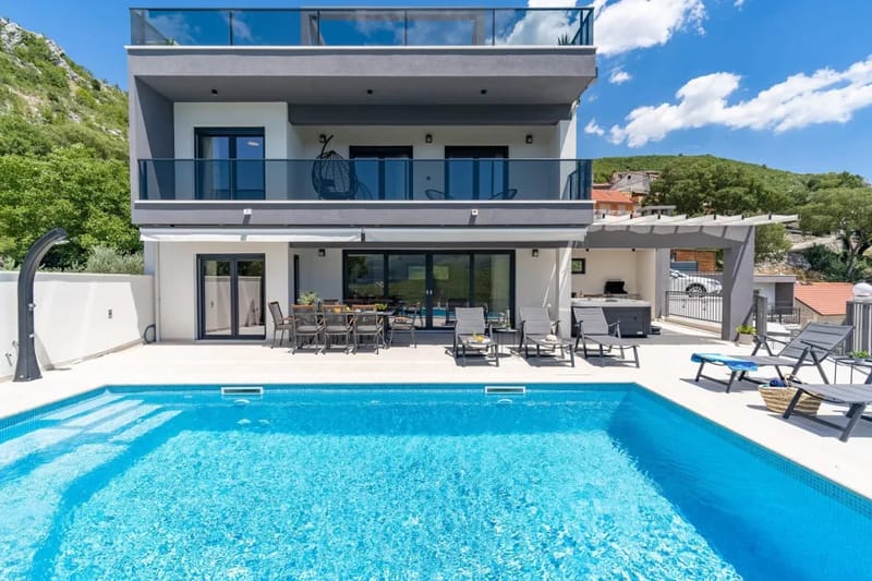 Piscina privada climatizada con hidromasaje