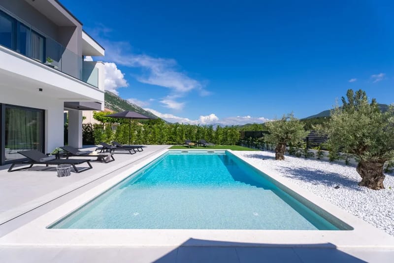 A 40 square meter heated swimming pool with a shallow area for relaxing dips