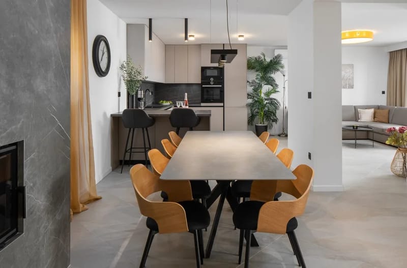 Cocina y zona de estar con aire acondicionado