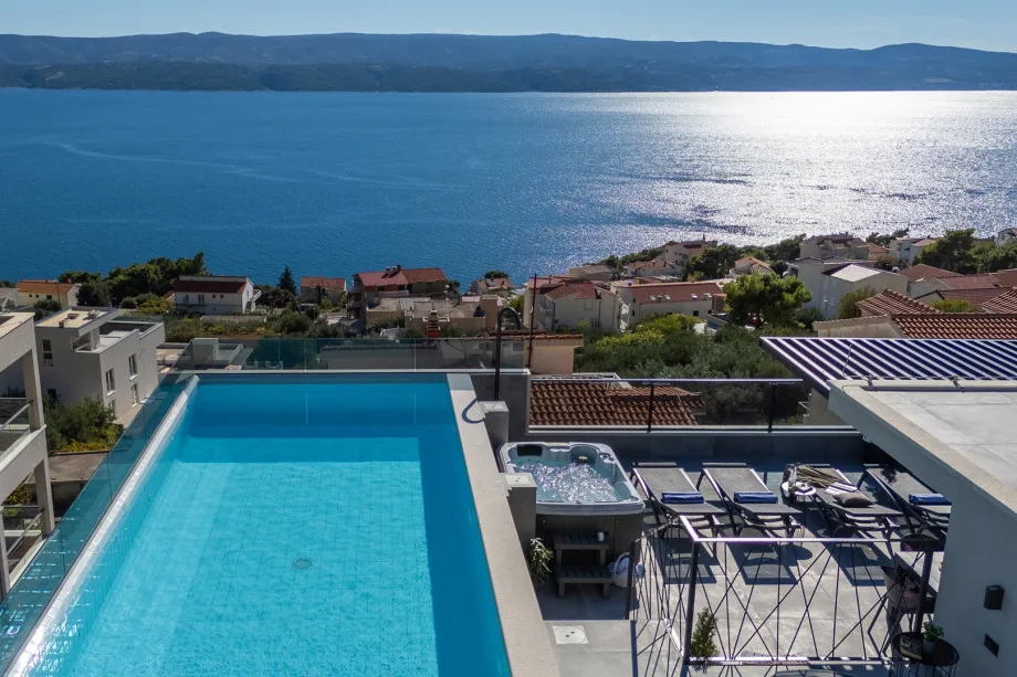 Piscina climatizada de 40,7 m² y bañera de hidromasaje