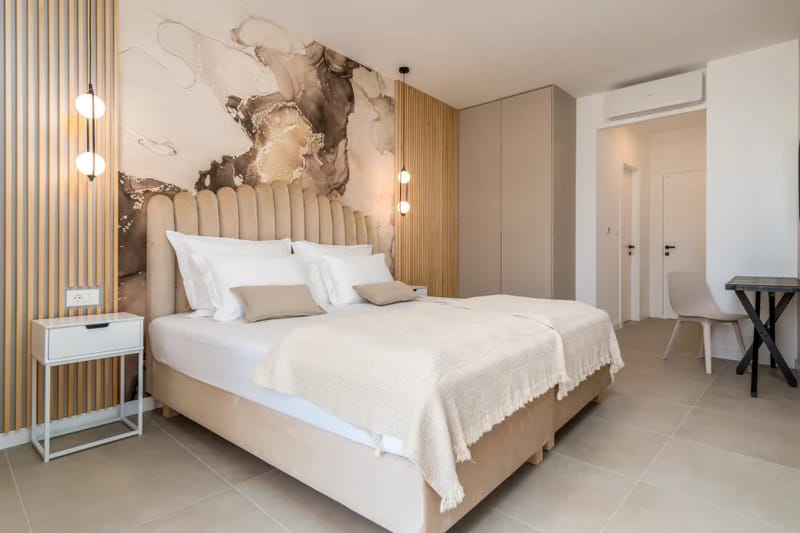 Bedroom No1 with king-size bed 180x200cm
