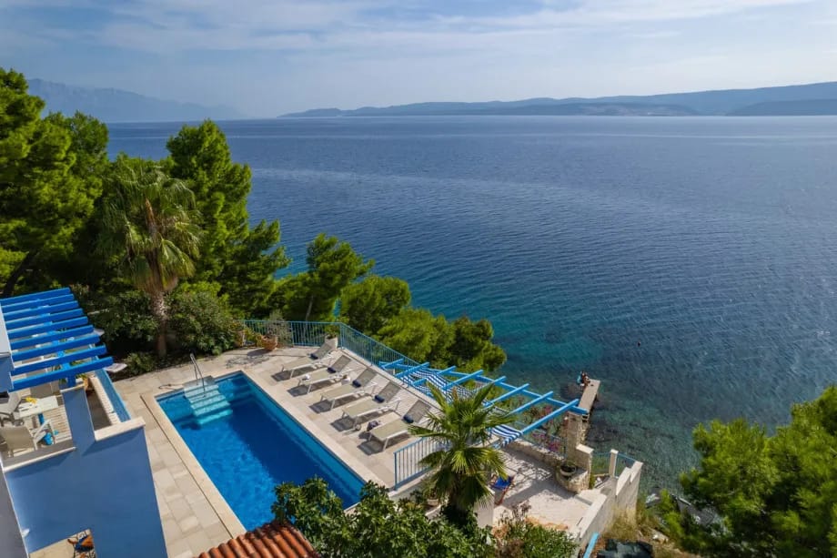 Seafront Villa Azzurro with 29sqm heated pool