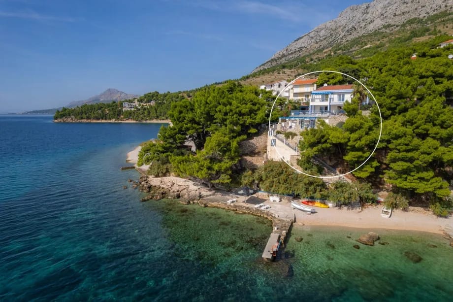 Enjoy in sea and island view from the pool area