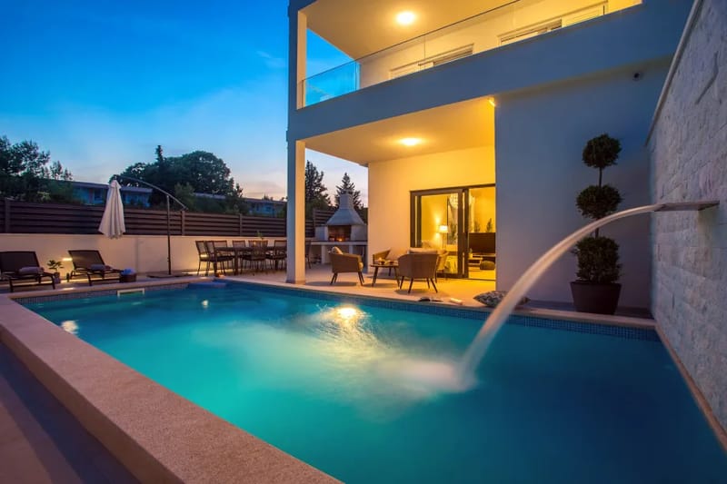 Villa Filip con piscina privada climatizada y 5 dormitorios con baño privado