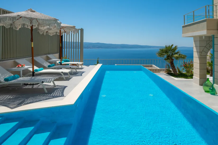 Casa GÈNI with a heated pool, three bedrooms, an organic garden, and sea views