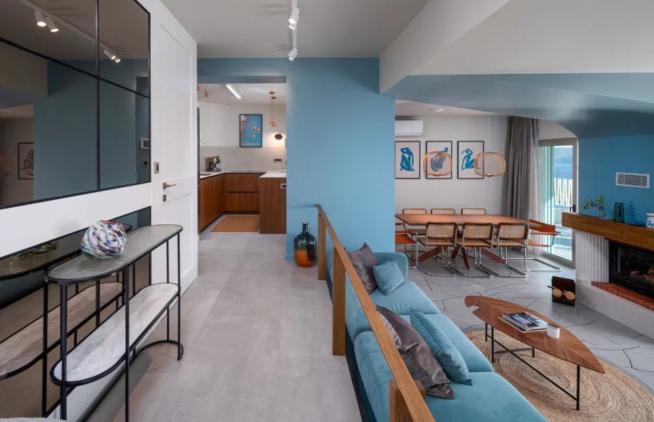 Air-conditioned living and dining space