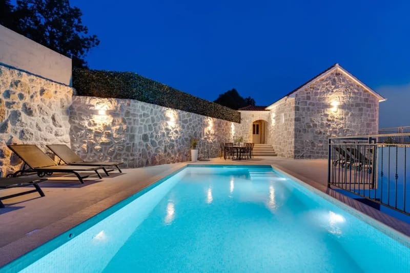 ¡Nuevo! Villa KING con piscina privada con hidromasaje, 4 dormitorios, a 3 km del mar