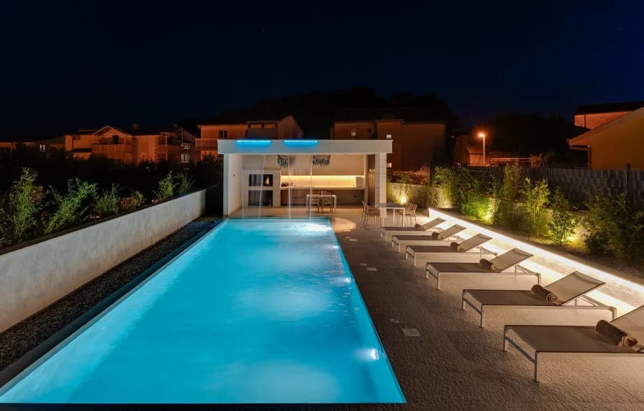 Piscina climatizada de 12,5 m x 4,5 m