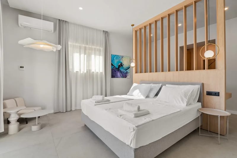 Dormitorio 1 con cama king size y baño privado