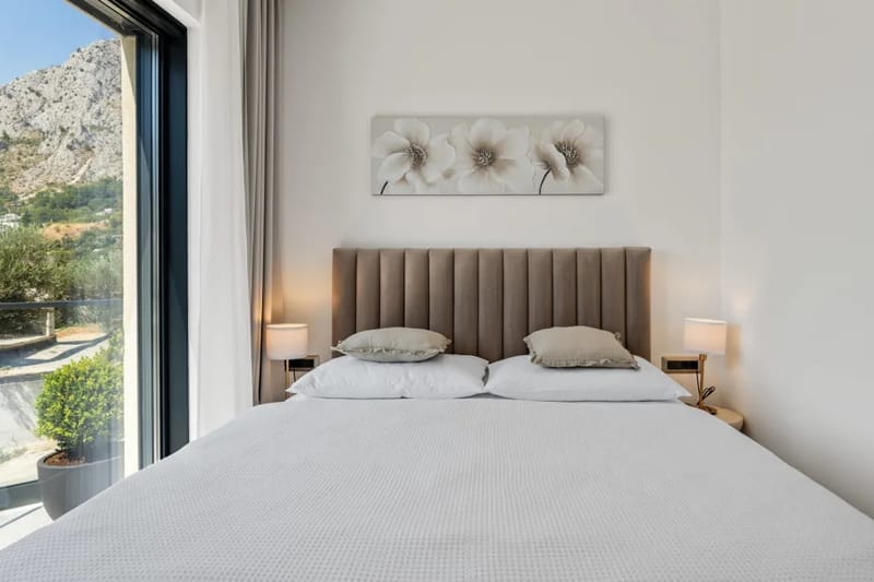 Dormitorio 1 con una cama queen y baño privado