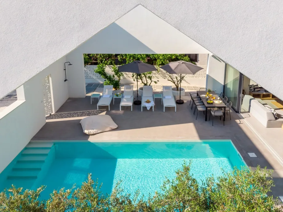 Piscina privada climatizada de 34 m² con hidromasaje