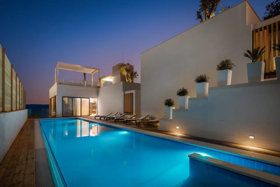 Villa Maestral con piscina climatizada, jacuzzi, zona de bienestar, gimnasio, sauna y vistas al mar