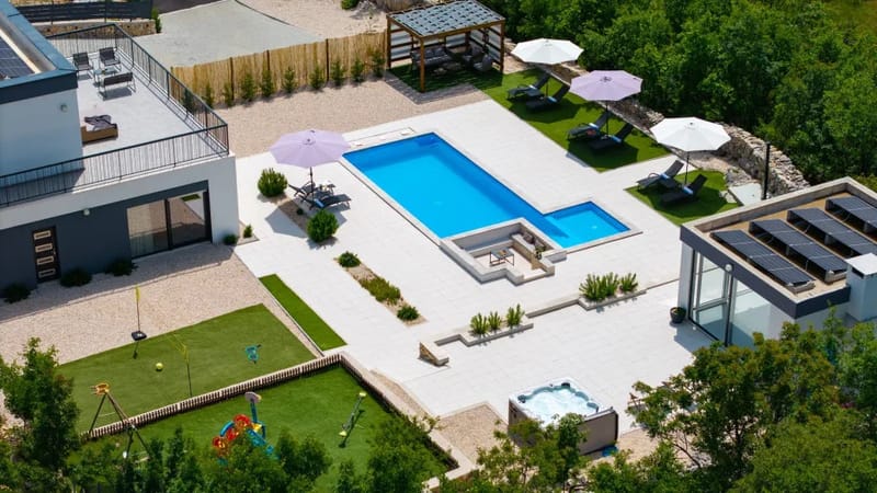 NUEVA Villa Begovina con piscina privada climatizada, sauna, bañera de hidromasaje y 4 dormitorios