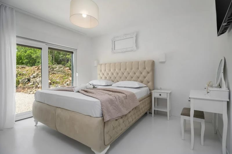 También hay un dormitorio n.º 1 con una cama king-size de 180 cm x 200 cm