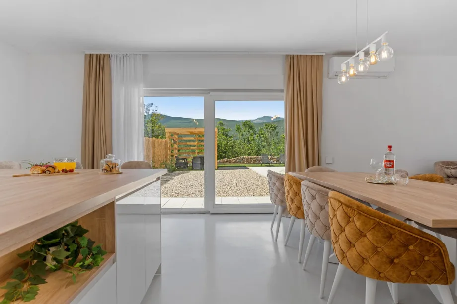 A fully equipped kitchen with all the amenities you need for a very comfortable stay