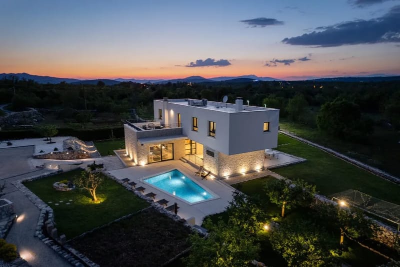 Villa M30 con piscina privada climatizada y tres dormitorios con baño privado