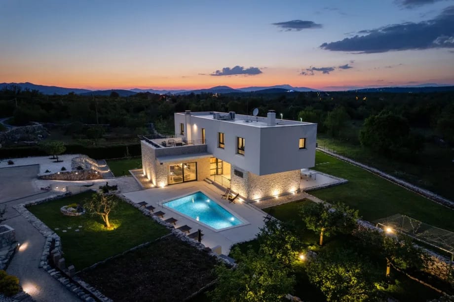 Villa M30 con piscina privada climatizada y tres dormitorios con baño privado