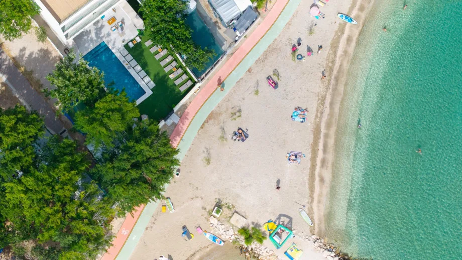 Villa Erce is settled directly on the sandy beach