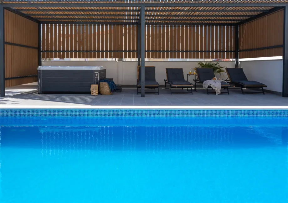 Piscina privada climatizada con hidromasaje