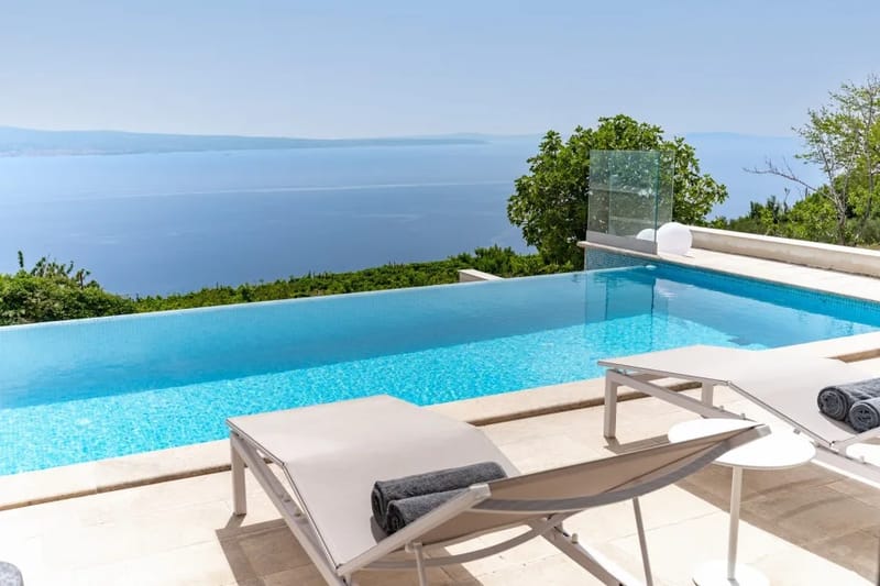 Panoramic sea and island views, Hot Tub, infinity pool and table tennis.