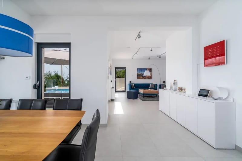 Fully equipped kitchen.