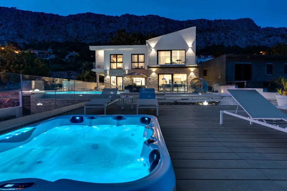 Seaview Villa Nautique with a 32 sqm heated private pool and Whirlpool.