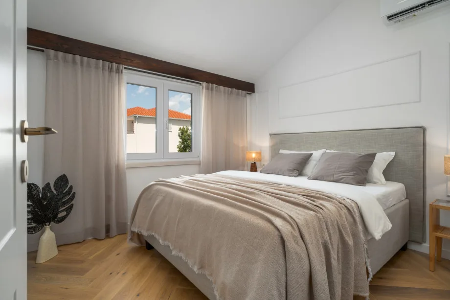Bedroom NO1 with double bed 160cm x 200cm, en-suite bathroom