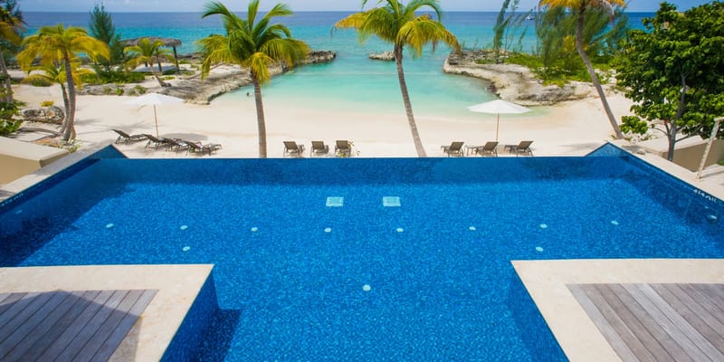 Piscina del complejo